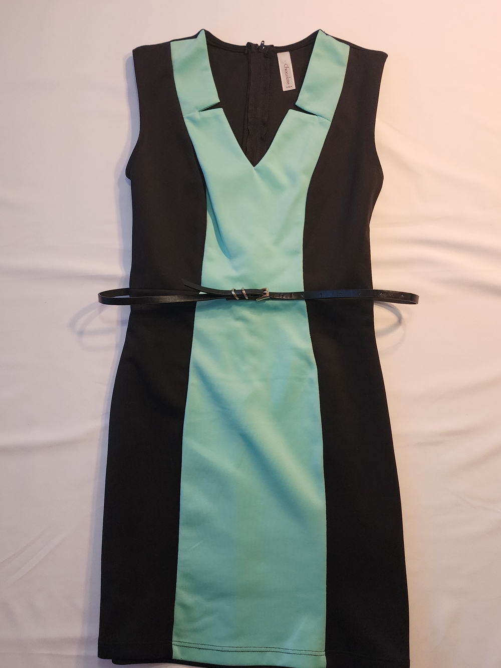Colorblock Mint & Black V-Neck Sheath Dress with Belt
